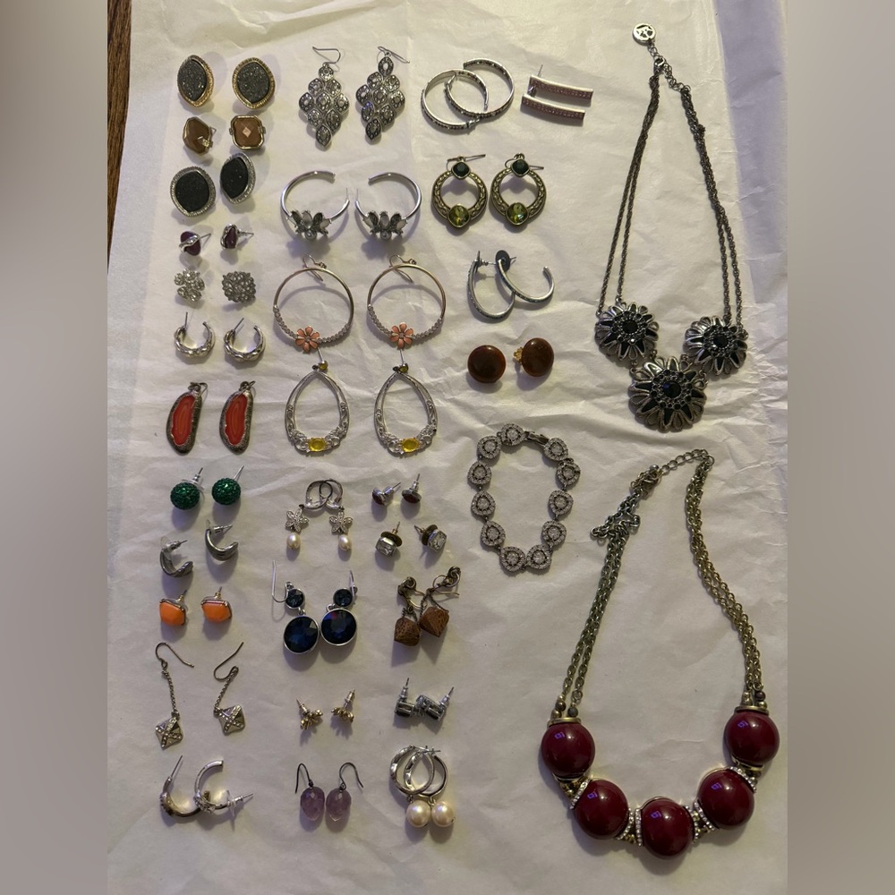 Liz Claiborne Silver and Gold Earrings necklaces Collection - Picture 2 of 2